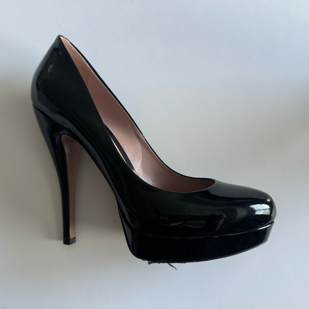 Classic Gucci black Paint & Leather stiletto pumps. Size 38.5 US.